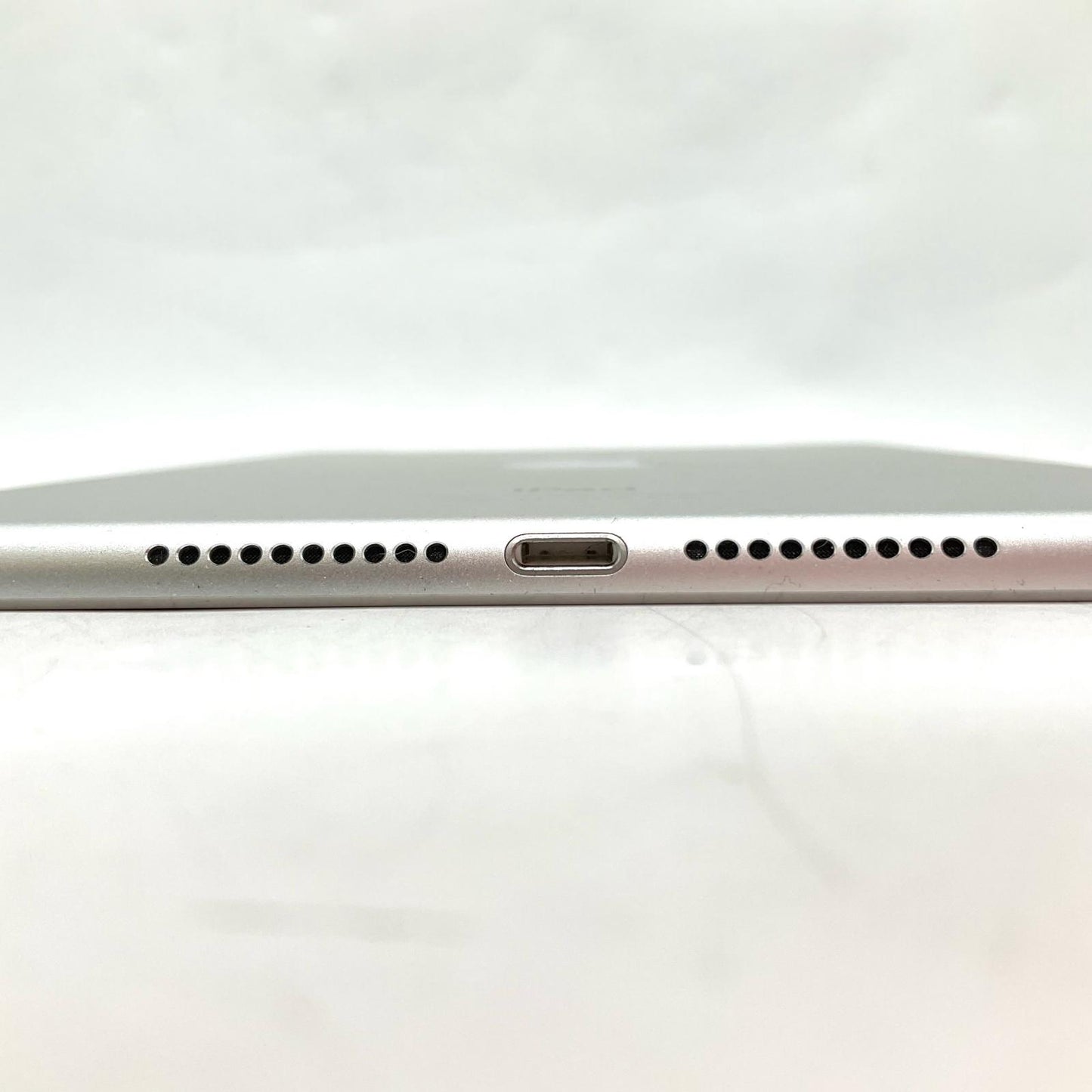 【全額返金保証】【最速発送】Apple iPad mini 第4世代 16GB シルバー WiFi+Cellular docomo 白ロム 動作確認済