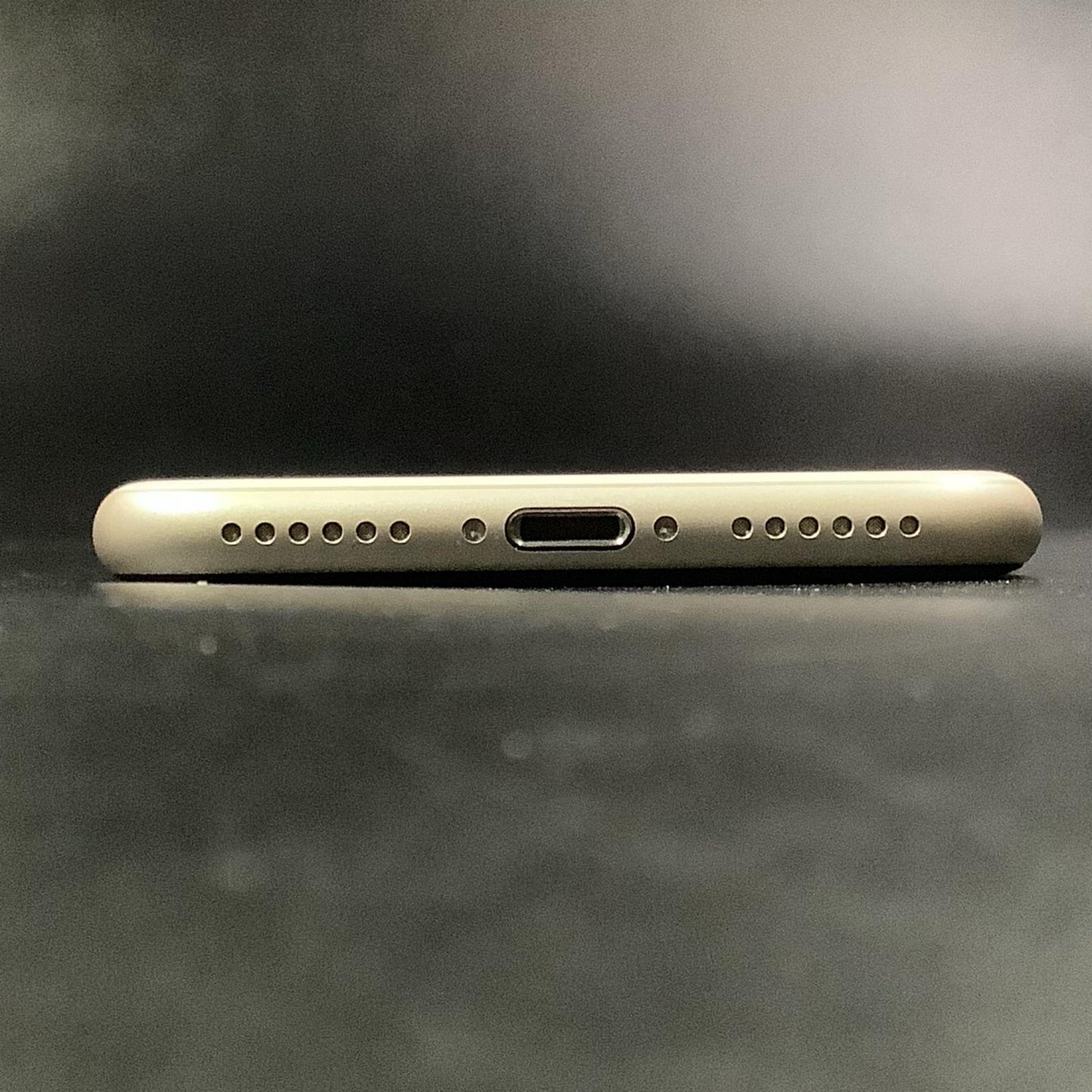 【全額返金保証】【最速発送】Apple iPhone iPhone SE（第3世代） 64GB スターライト docomo SIMフリー 白ロム 美品 動作確認済 87%