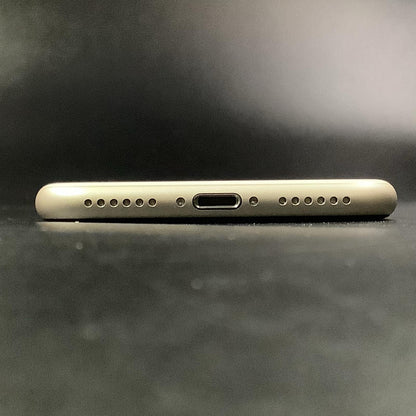 【全額返金保証】【最速発送】Apple iPhone iPhone SE（第3世代） 64GB スターライト docomo SIMフリー 白ロム 美品 動作確認済 87%
