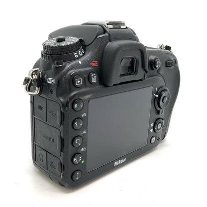 【最速発送】Nikon デジタル一眼 D7200 ボディ【難有】