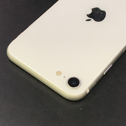 【全額返金保証】【最速発送】Apple iPhone iPhone SE（第2世代） 64GB ホワイト au SIMフリー 白ロム 動作確認済 82%