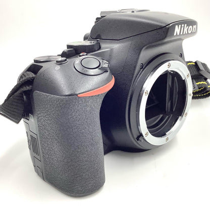 【全額返金保証】【最速発送】Nikon デジタル一眼 D5600 ボディ ブラック 美品 動作確認済