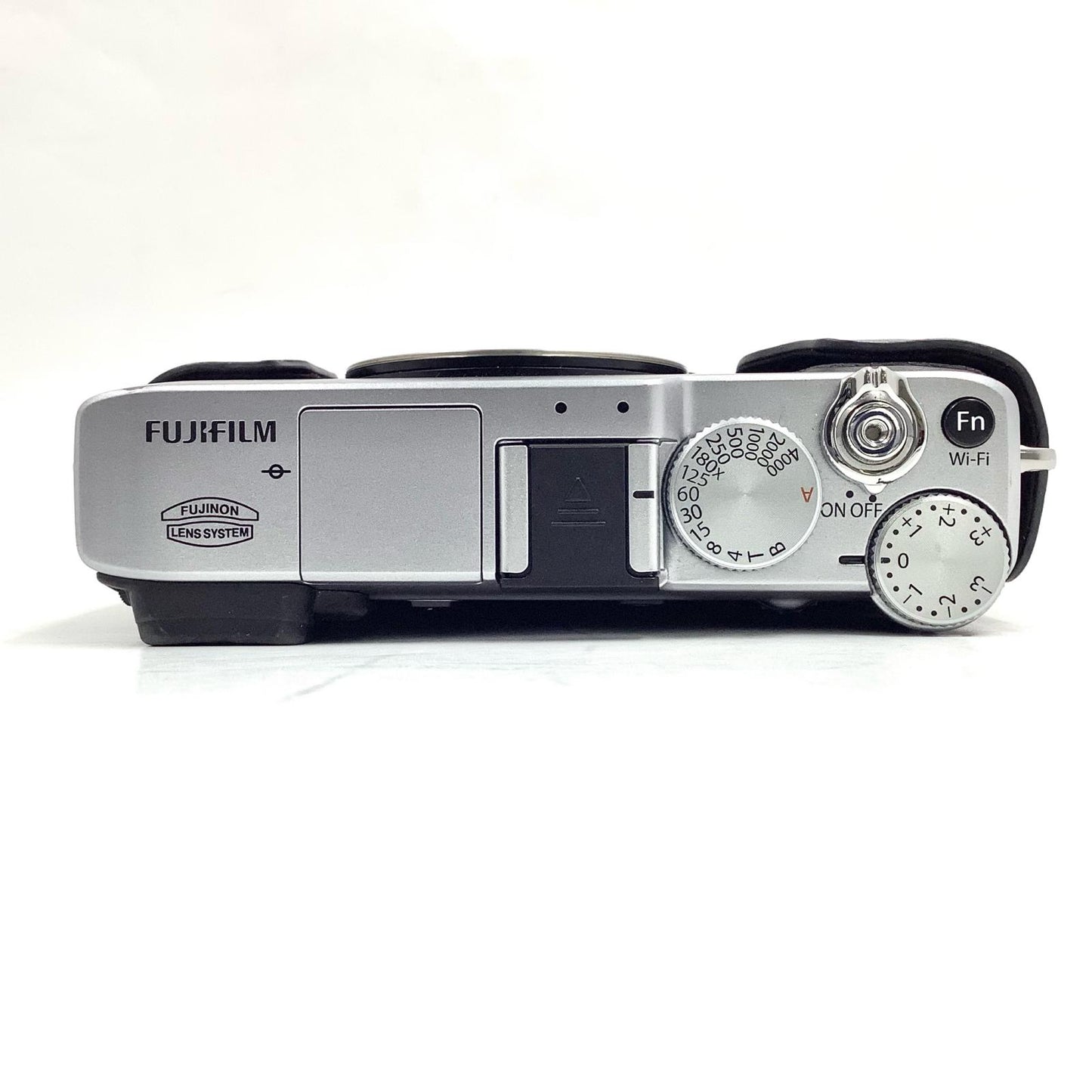 【全額返金保証】【最速発送】FUJIFILM デジタル一眼 X-E2 ボディ [シルバー] シルバー 美品 動作確認済