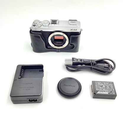 【全額返金保証】【最速発送】FUJIFILM デジタル一眼 X-E2 ボディ [シルバー] シルバー 美品 動作確認済