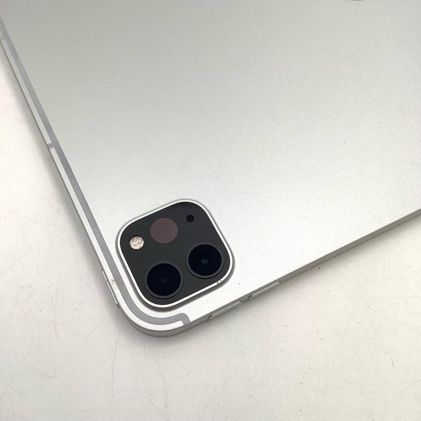 【全額返金保証】【最速発送】Apple iPad Pro 11インチ 第3世代 256GB シルバー WiFi+Cellular SIMフリー 美品 動作確認済