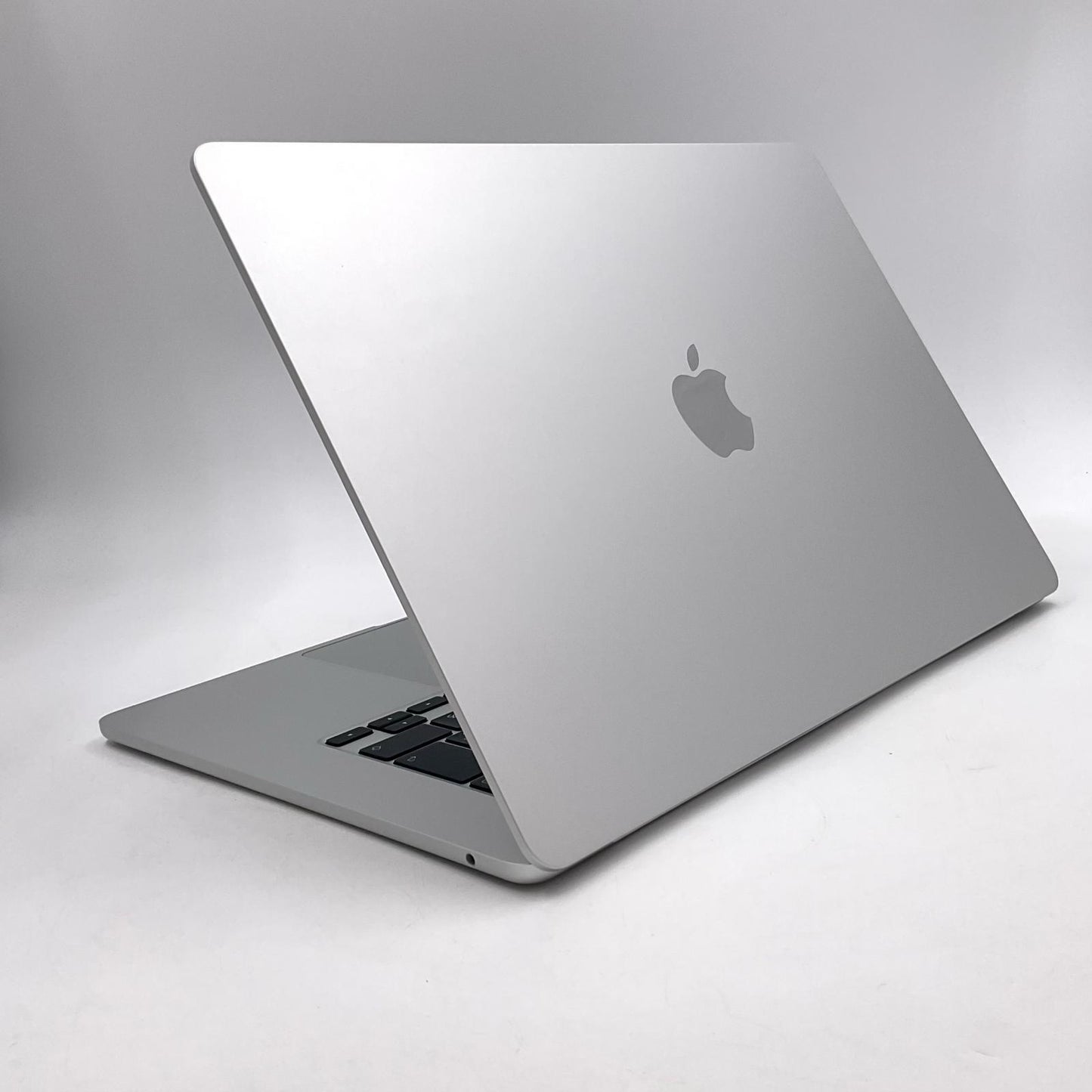 【全額返金保証】【最速発送】Apple MacBook Air 15.3インチ 2024 Apple M3 8GB 256GB シルバー 94% 美品 動作確認済