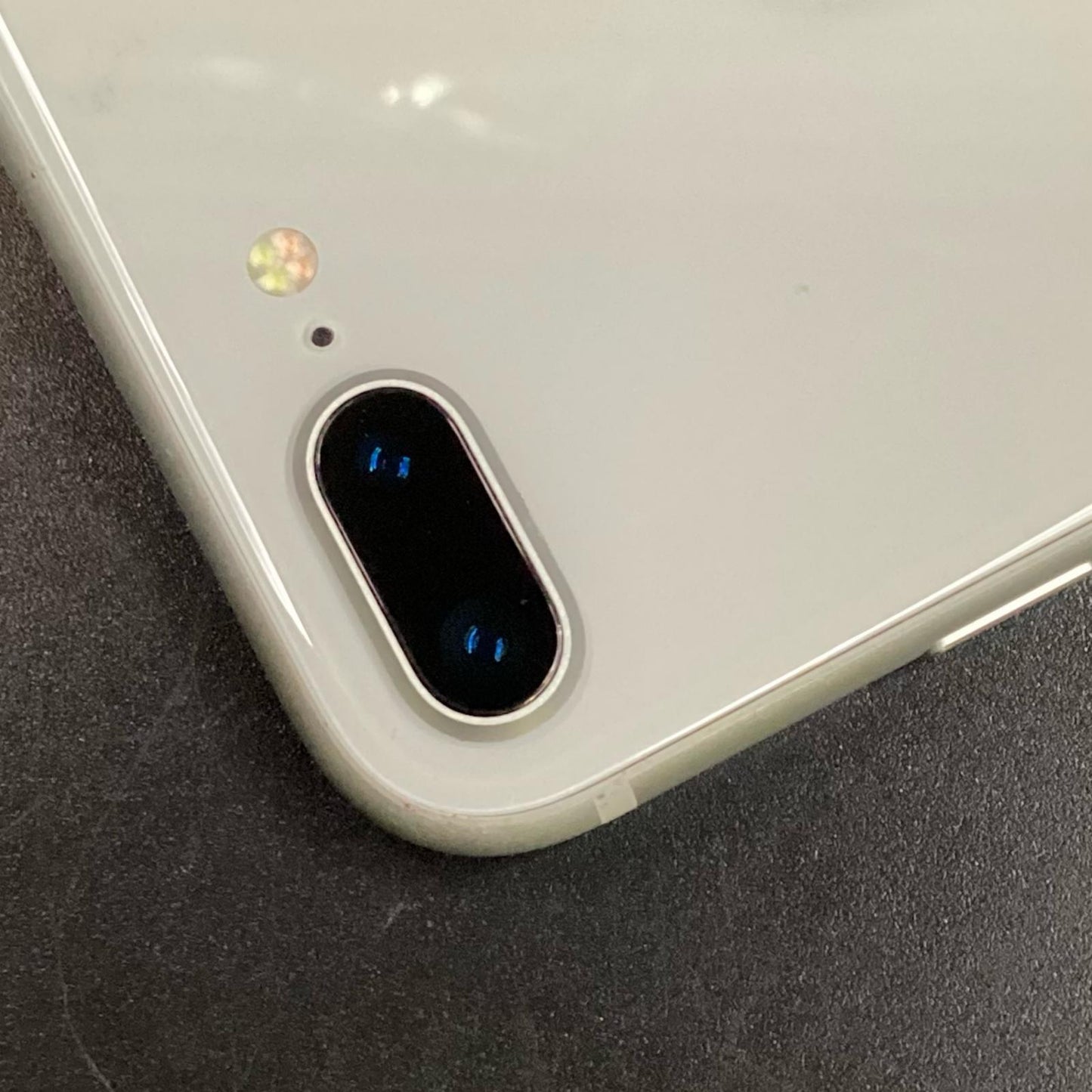 【全額返金保証】【最速発送】Apple iPhone iPhone 8 Plus 64GB シルバー docomo SIMフリー 白ロム 動作確認済 94%