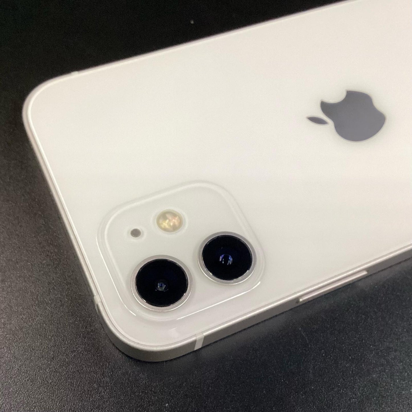 【最速発送】Apple iPhone iPhone 12 64GB ホワイト docomo SIMフリー 白ロム【難有】 91%
