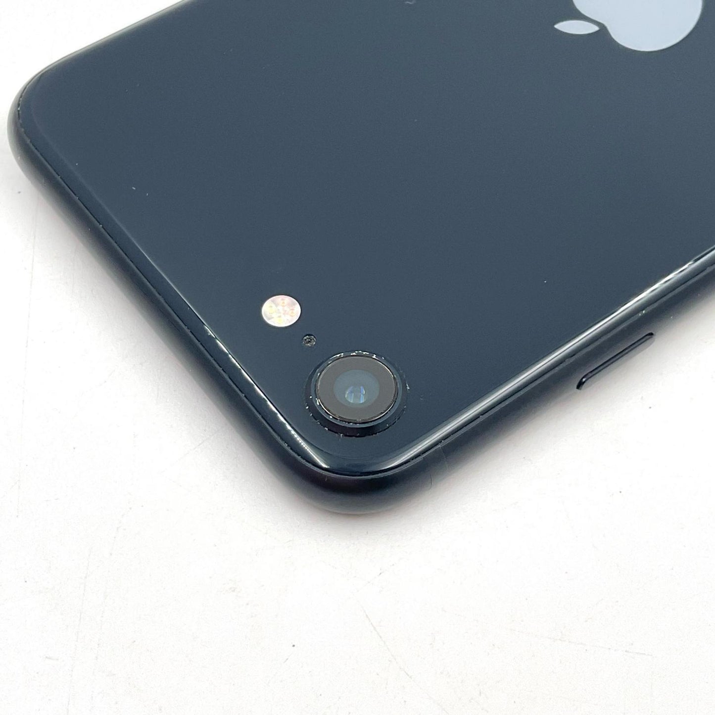 【全額返金保証】【最速発送】Apple iPhone iPhone SE（第3世代） 64GB ミッドナイト au 白ロム 美品 動作確認済 83%