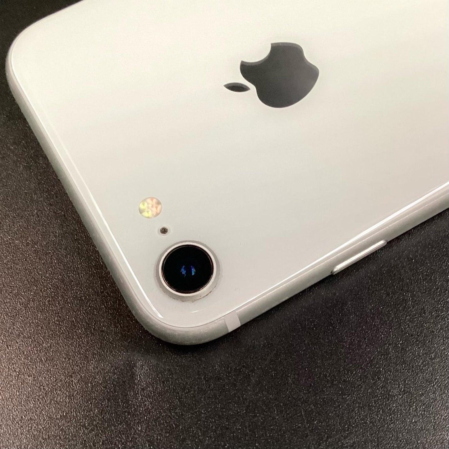 【全額返金保証】【最速発送】Apple iPhone iPhone 8 64GB シルバー au 白ロム 動作確認済 100%