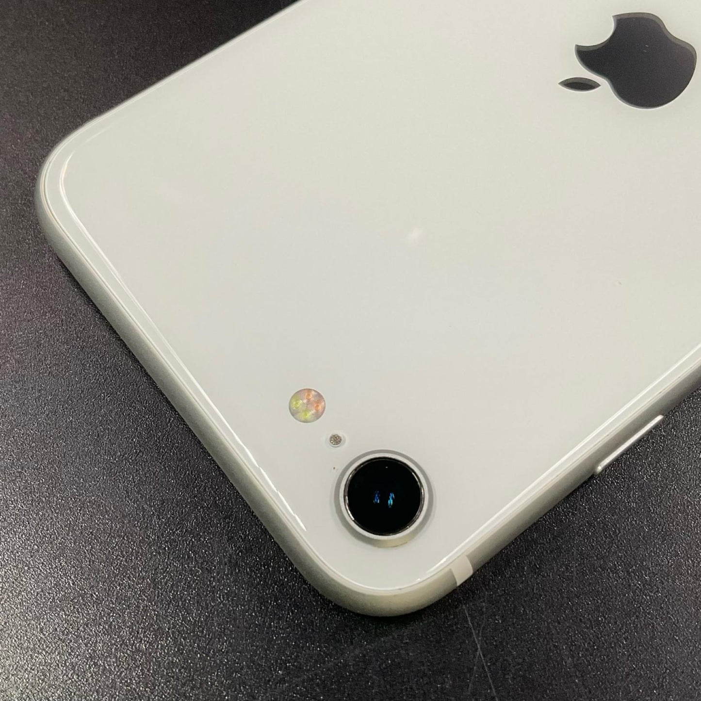 【全額返金保証】【最速発送】Apple iPhone iPhone SE（第2世代） 64GB ホワイト Softbank SIMフリー 白ロム 動作確認済 70%