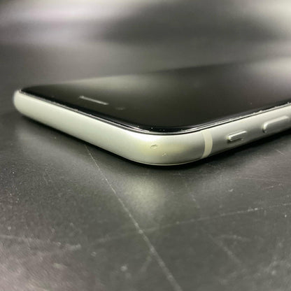 【全額返金保証】【最速発送】Apple iPhone iPhone SE（第2世代） 64GB ホワイト Softbank SIMフリー 白ロム 動作確認済 70%