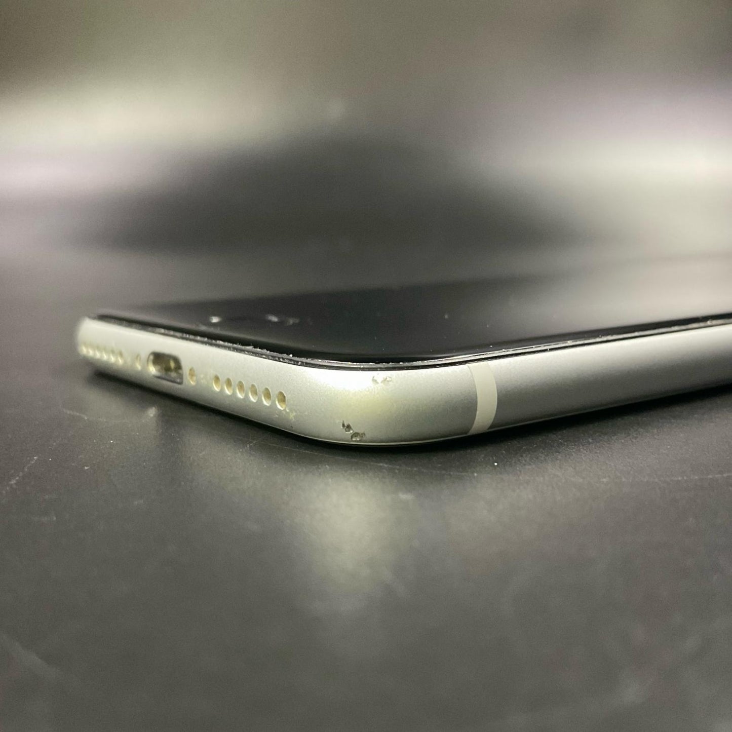 【全額返金保証】【最速発送】Apple iPhone iPhone SE（第2世代） 64GB ホワイト Softbank SIMフリー 白ロム 動作確認済 70%