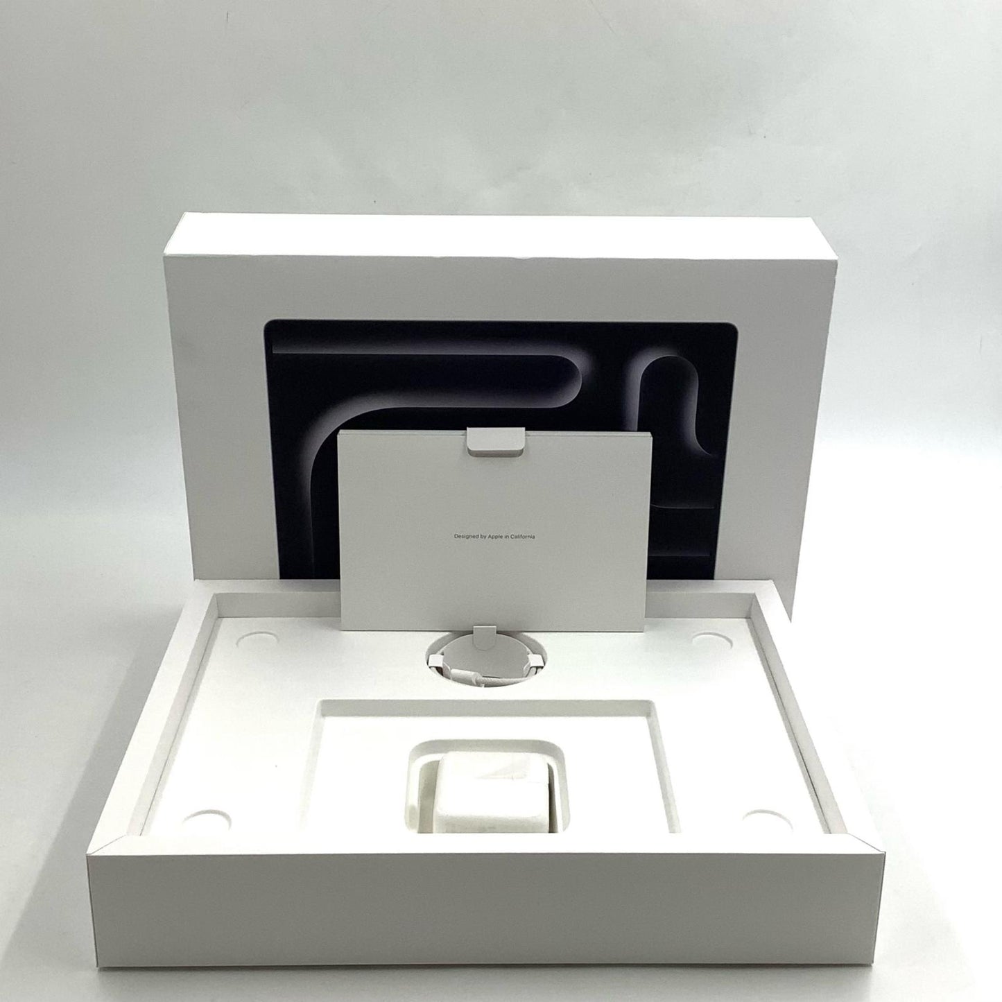 【全額返金保証】【最速発送】Apple MacBook Pro 14インチ 2023 Apple M3 16GB 1TB シルバー 97% 美品 動作確認済