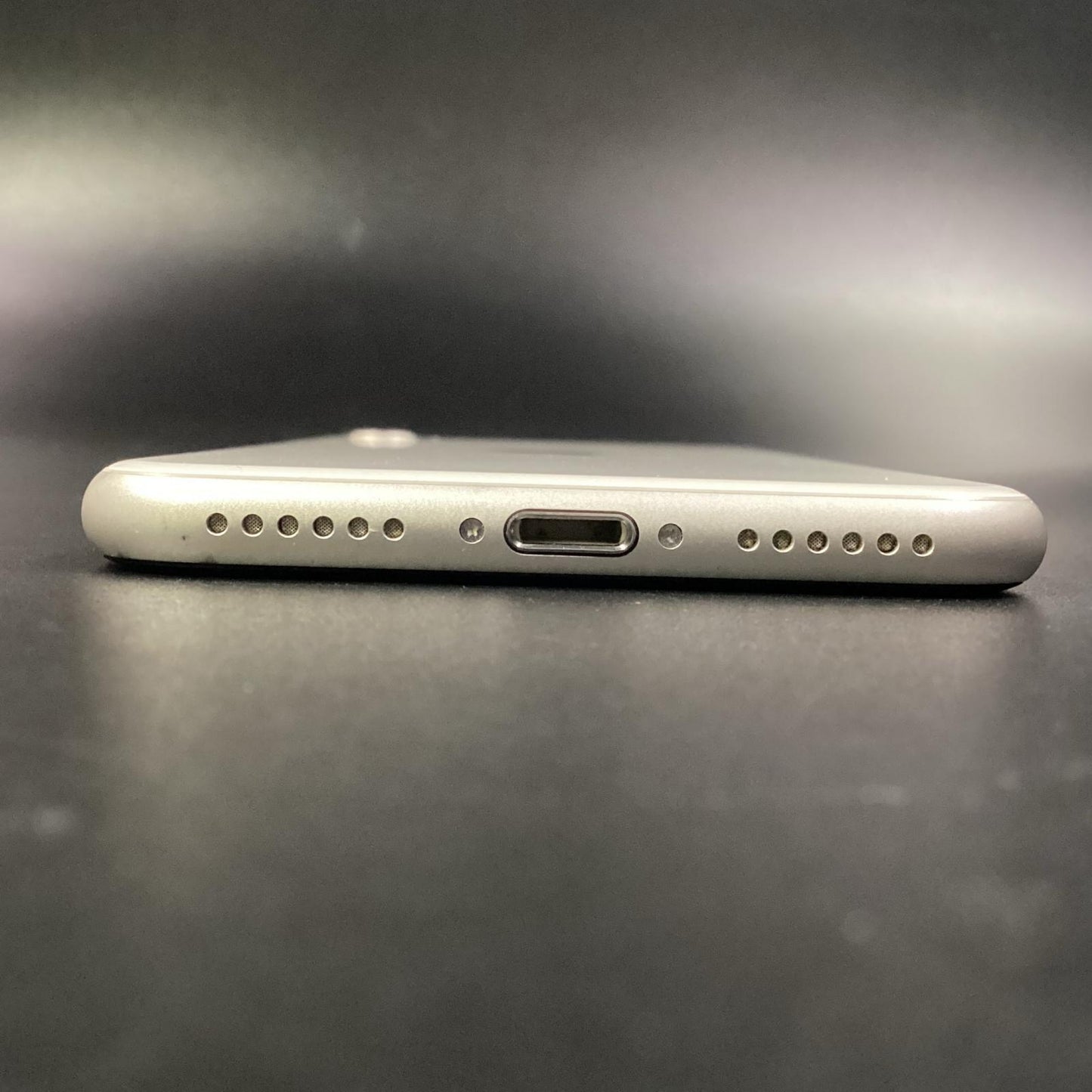 【全額返金保証】【最速発送】Apple iPhone iPhone SE（第3世代） 64GB スターライト docomo SIMフリー 白ロム 動作確認済 77%