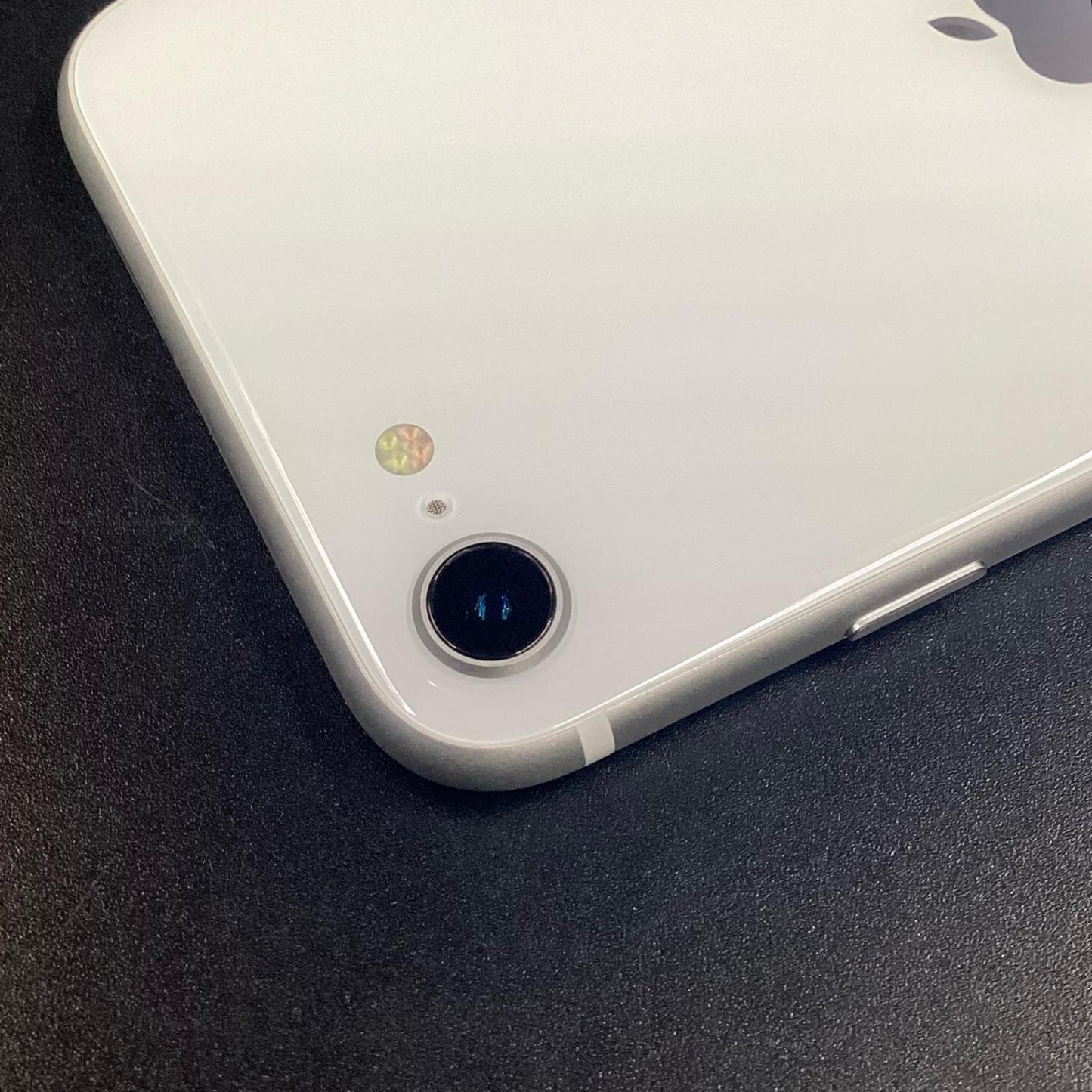 【全額返金保証】【最速発送】Apple iPhone iPhone SE（第2世代） 64GB ホワイト Softbank 白ロム 動作確認済 87%