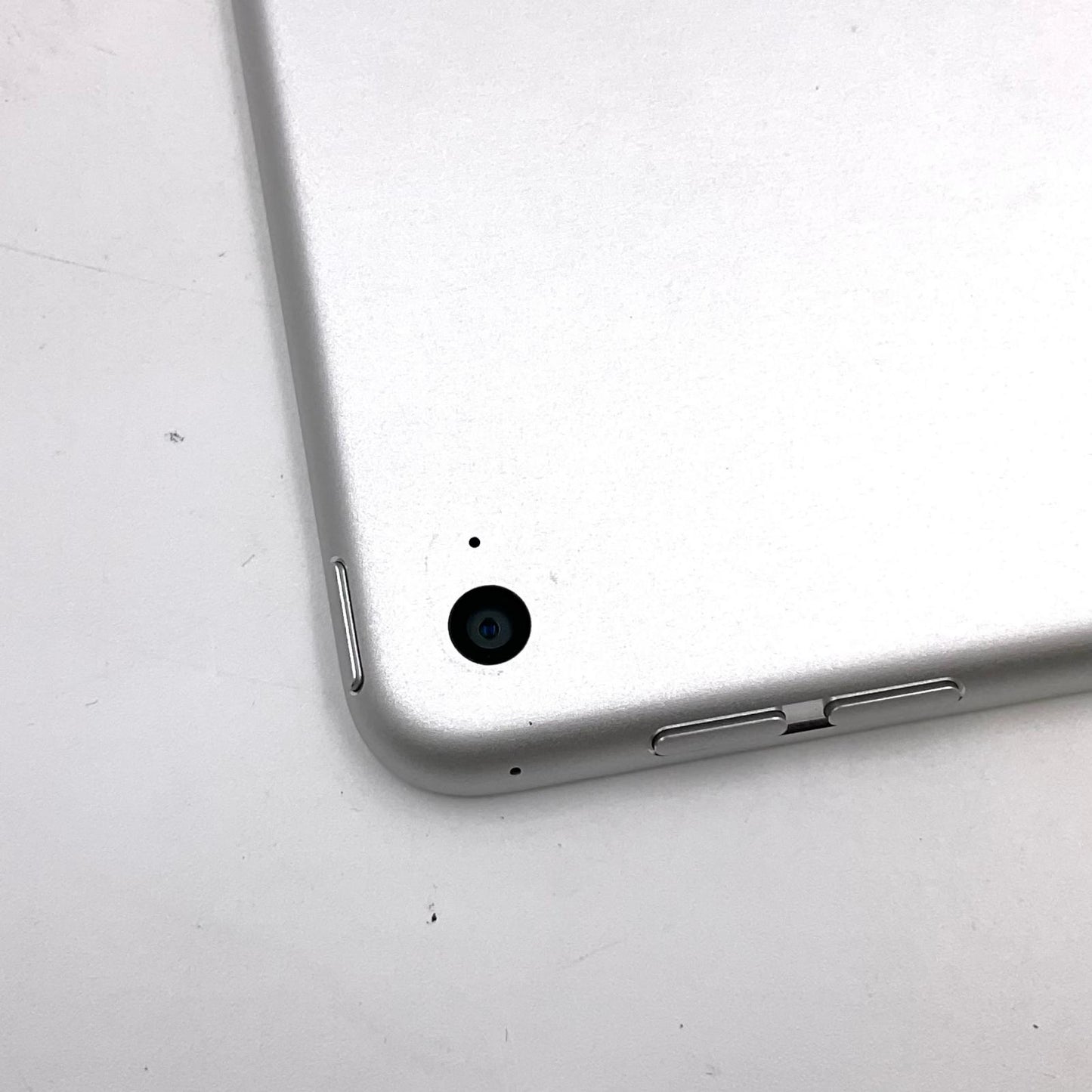 【全額返金保証】【最速発送】Apple iPad iPad mini 4 7.9インチ 64GB シルバー Wi-Fi 動作確認済