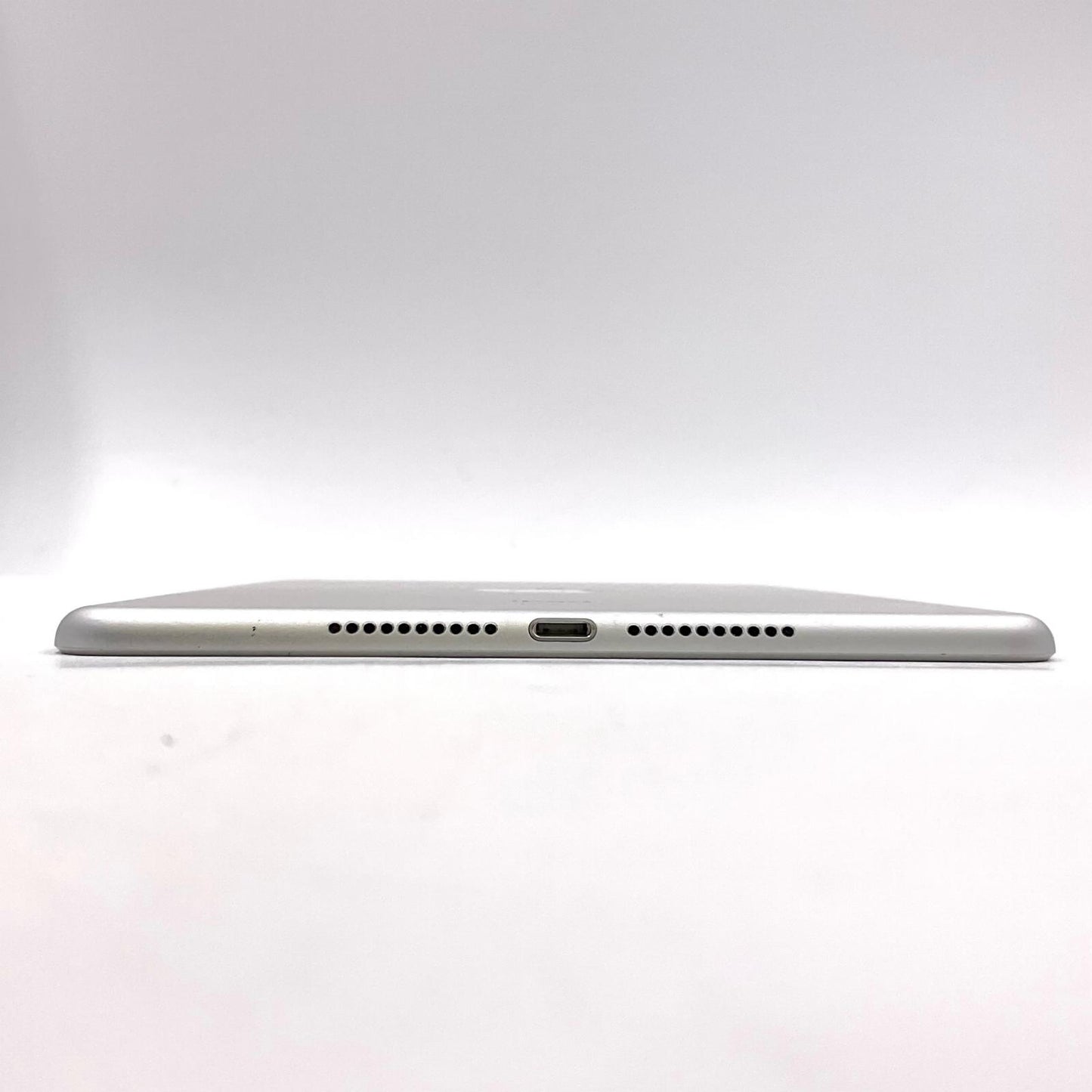 【全額返金保証】【最速発送】Apple iPad iPad mini 4 7.9インチ 64GB シルバー Wi-Fi 動作確認済