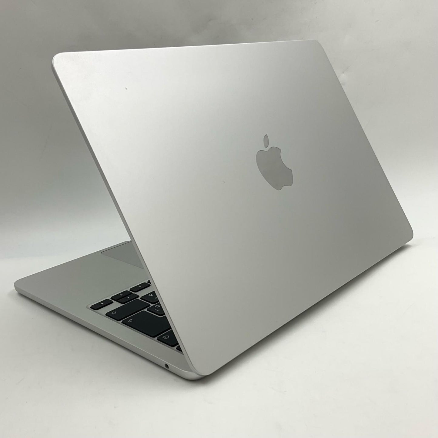 【全額返金保証】【最速発送】Apple MacBook Air 13インチ 2024 M3 8GB 256GB シルバー 100% 動作確認済