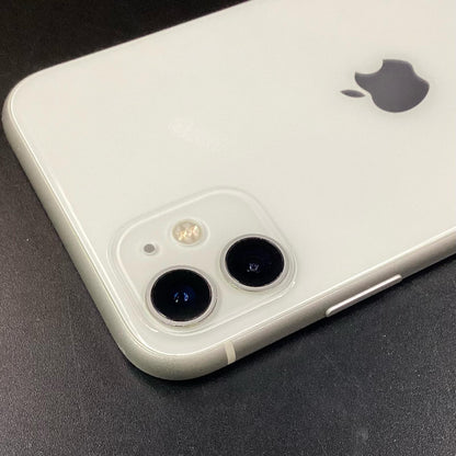 【全額返金保証】【最速発送】Apple iPhone iPhone 11 64GB ホワイト au 白ロム 動作確認済 78%