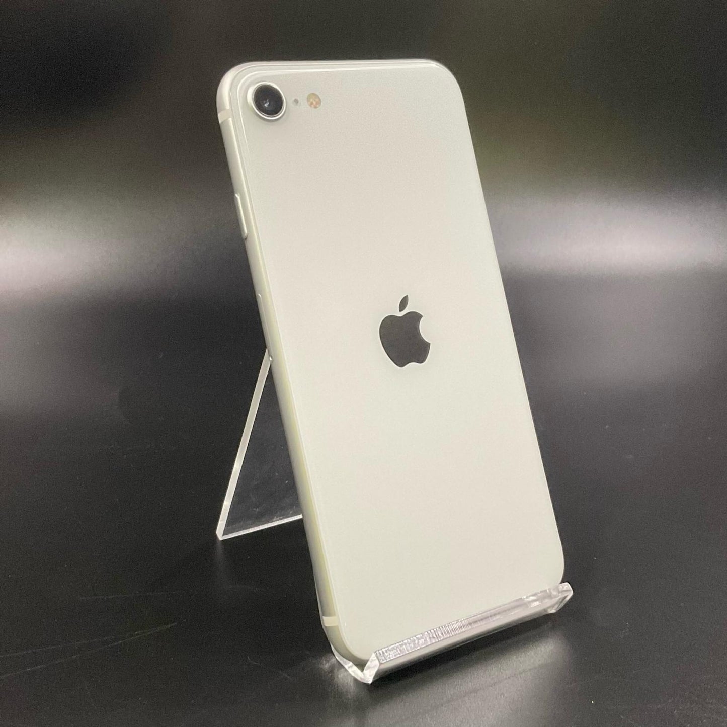 【全額返金保証】【最速発送】Apple iPhone iPhone SE（第2世代） 64GB ホワイト docomo 白ロム 動作確認済 76%