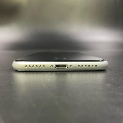 【全額返金保証】【最速発送】Apple iPhone iPhone SE（第2世代） 64GB ホワイト docomo 白ロム 動作確認済 76%