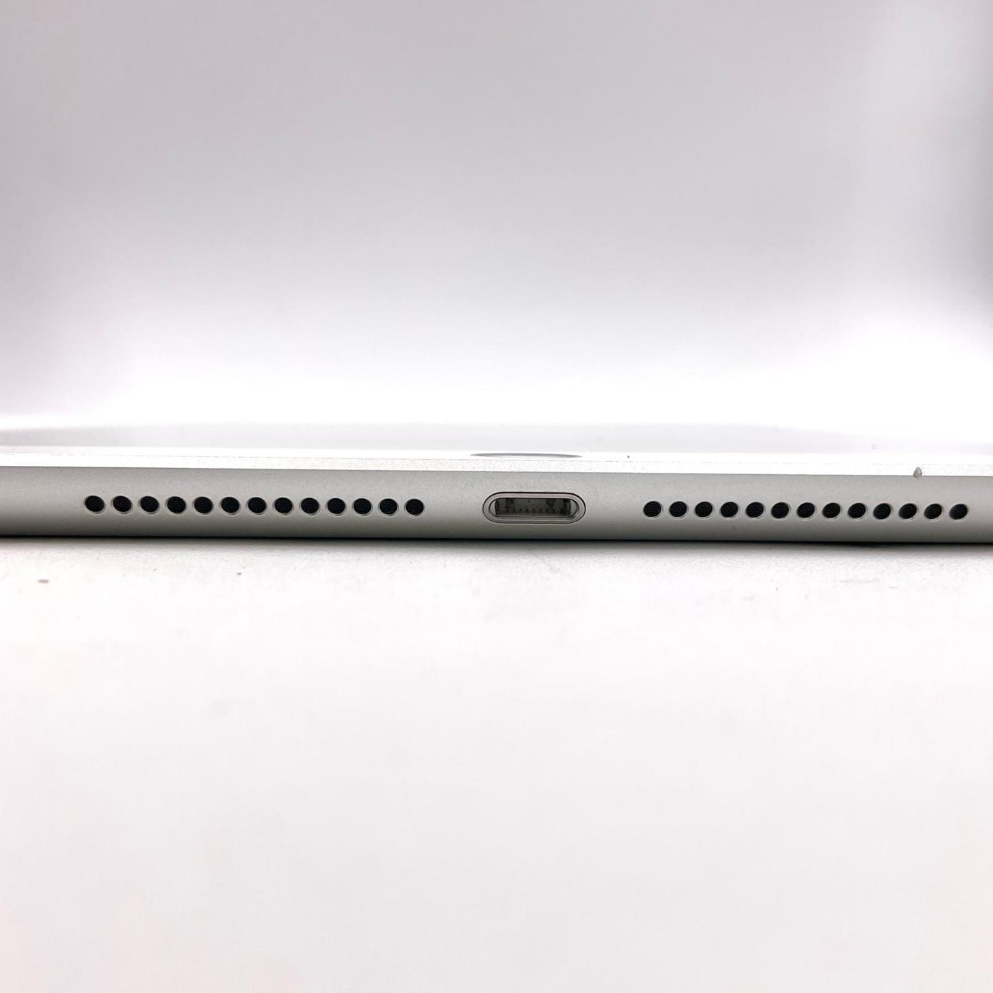 【全額返金保証】【最速発送】Apple iPad iPad 9.7インチ 第6世代 32GB シルバー Wi-Fi 美品 動作確認済