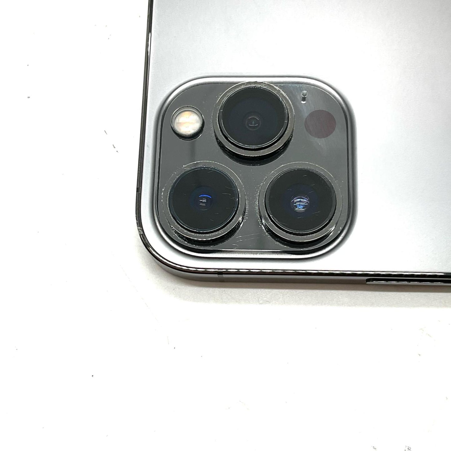 【全額返金保証】【最速発送】Apple iPhone iPhone 13 Pro Max 256GB グラファイト au 白ロム 動作確認済 80%