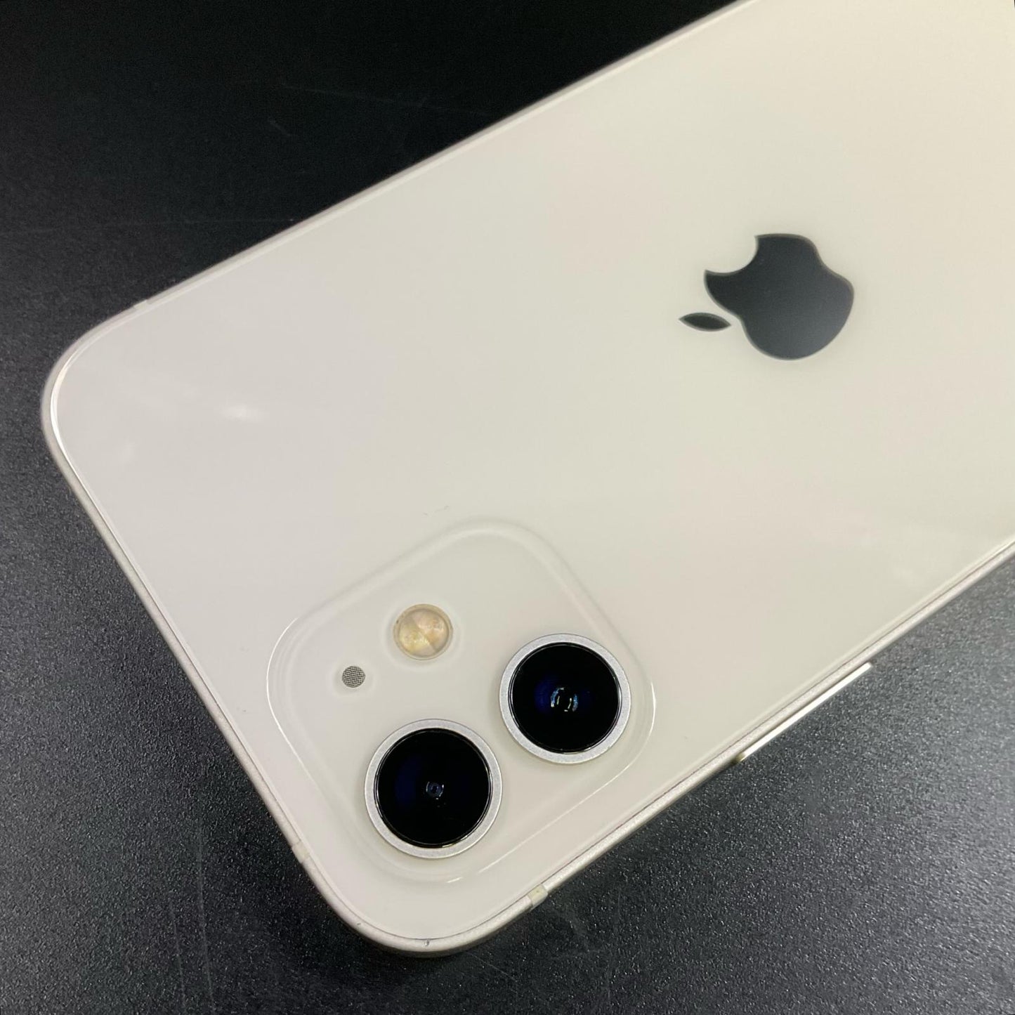 【全額返金保証】【最速発送】Apple iPhone iPhone 12 64GB ホワイト docomo SIMフリー 白ロム 美品 動作確認済 87%