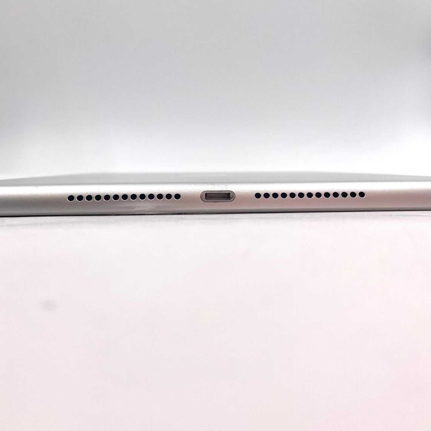 【最速発送】Apple iPad iPad 第6世代 32GB シルバー Wi-Fi【難有】