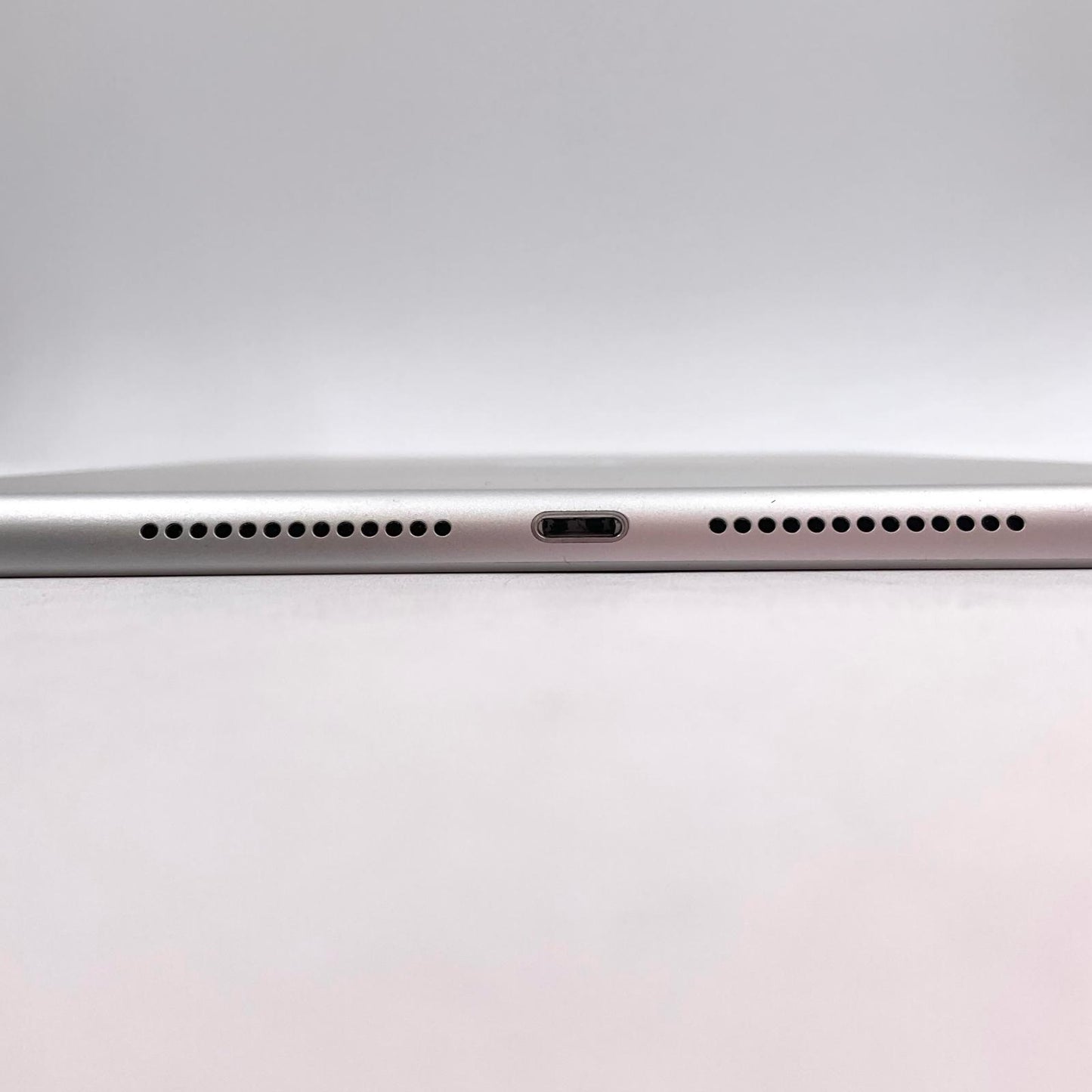 【全額返金保証】【最速発送】Apple iPad iPad 第7世代 32GB シルバー Wi-Fi 動作確認済