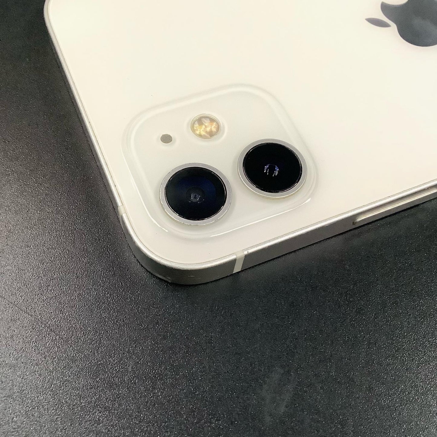 【最速発送】Apple iPhone iPhone 12 64GB ホワイト au【難有】 79%