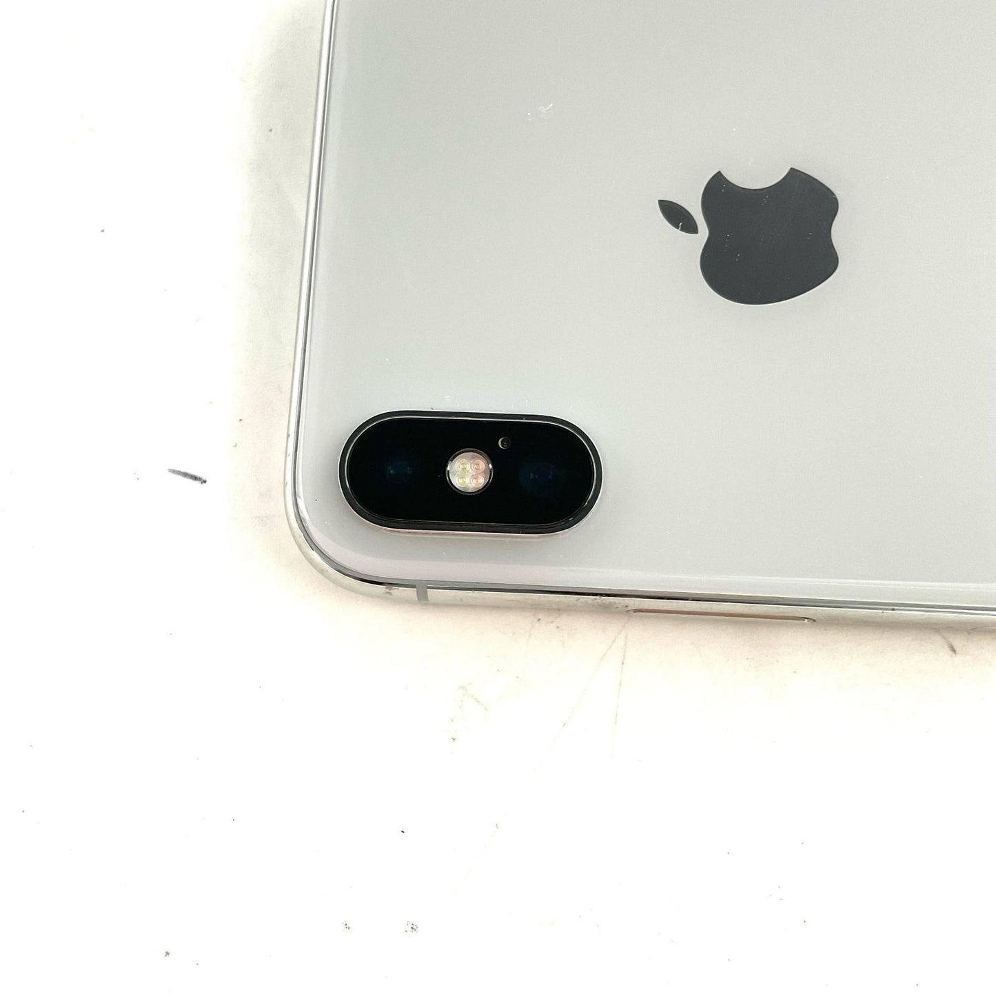 【全額返金保証】【最速発送】Apple iPhone iPhone X 256GB シルバー docomo 白ロム 動作確認済 75%