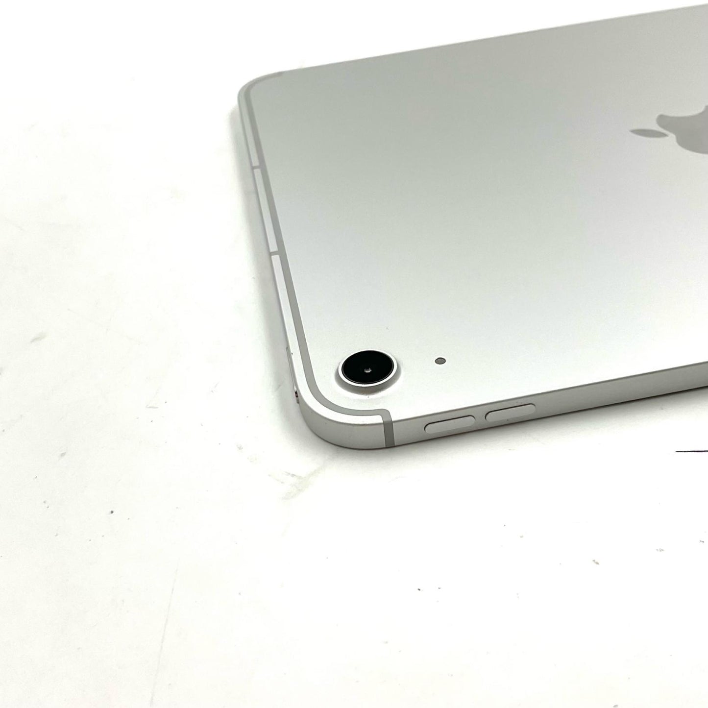 【最速発送】Apple iPad iPad 10.9インチ 第10世代 256GB シルバー WiFi+Cellular docomo 白ロム【難有】