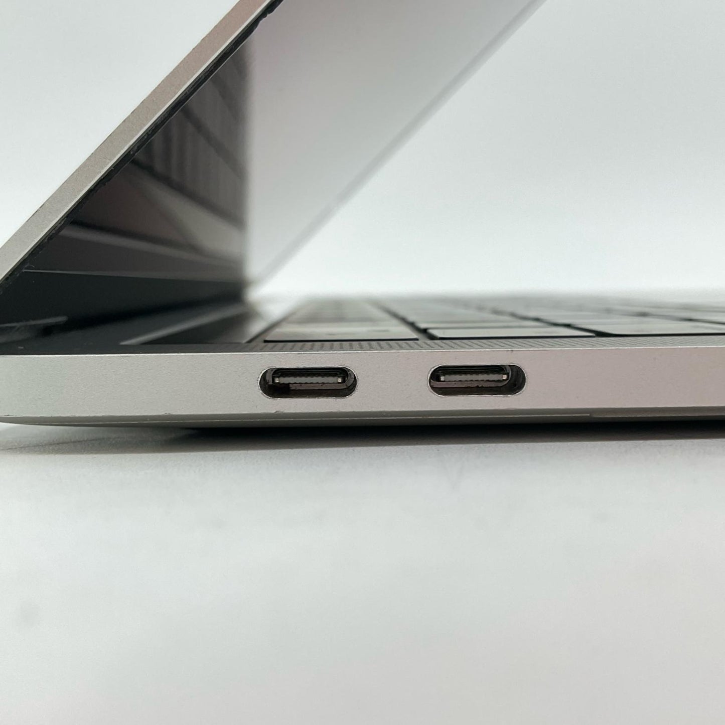 【全額返金保証】【最速発送】Apple MacBook Pro 13インチ 2018 2.7 GHz クアッドコアIntel Core i7 16GB 2133 MHz LPDDR3 512GB シルバー 動作確認済