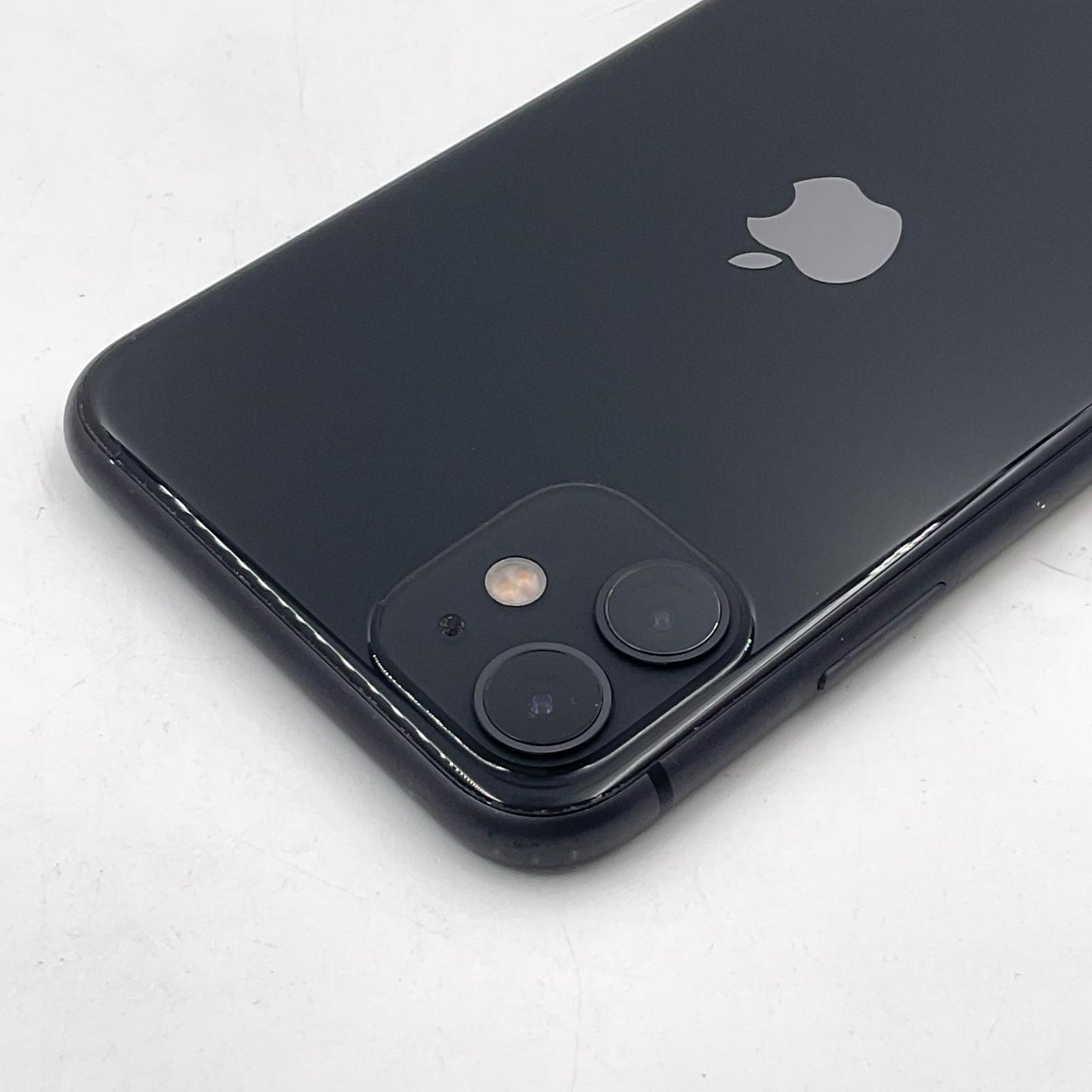 【全額返金保証】【最速発送】Apple iPhone iPhone 11 64GB ブラック au 白ロム 動作確認済 76%