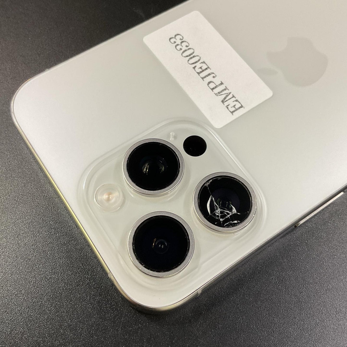 【最速発送】Apple iPhone iPhone 15 Pro Max 1TB White Titanium docomo SIMフリー 白ロム【難有】 95%