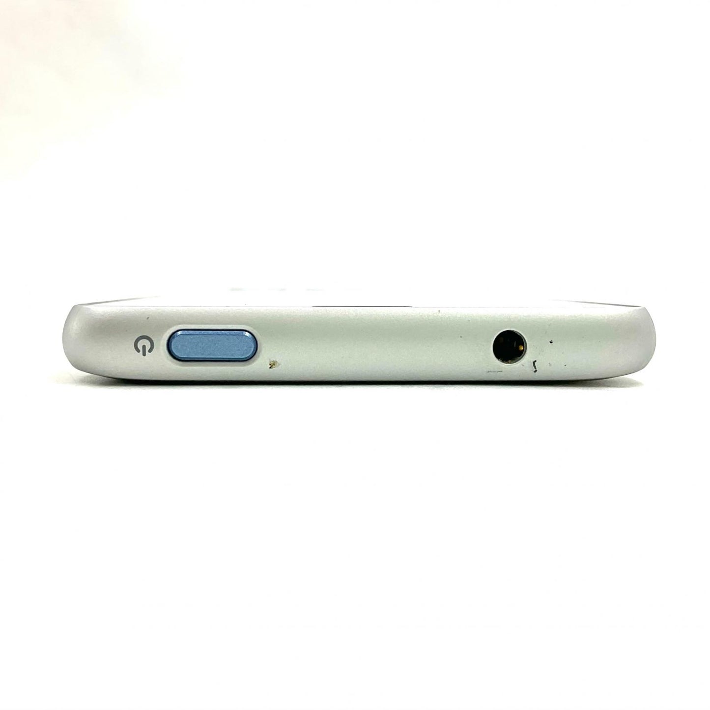 【全額返金保証】【最速発送】 かんたんスマホ2 32GB シルバー系 softbank SIMフリー A001KC 白ロム 動作確認済