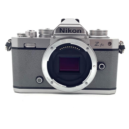 【全額返金保証】【最速発送】Nikon デジタル一眼 Z fc ボディ シルバー 美品 動作確認済