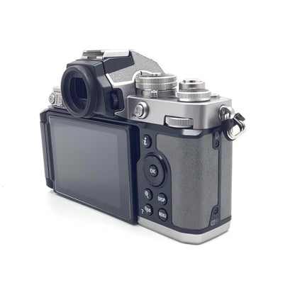 【全額返金保証】【最速発送】Nikon デジタル一眼 Z fc ボディ シルバー 美品 動作確認済