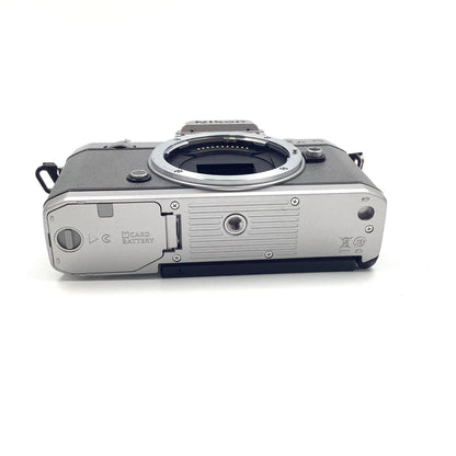 【全額返金保証】【最速発送】Nikon デジタル一眼 Z fc ボディ シルバー 美品 動作確認済