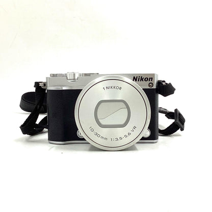 【全額返金保証】【最速発送】Nikon デジタル一眼 Nikon 1 J5 標準パワーズームレンズキット [シルバー] シルバー 美品 動作確認済