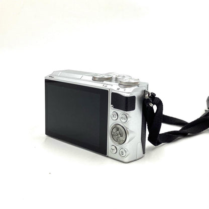 【全額返金保証】【最速発送】Nikon デジタル一眼 Nikon 1 J5 標準パワーズームレンズキット [シルバー] シルバー 美品 動作確認済