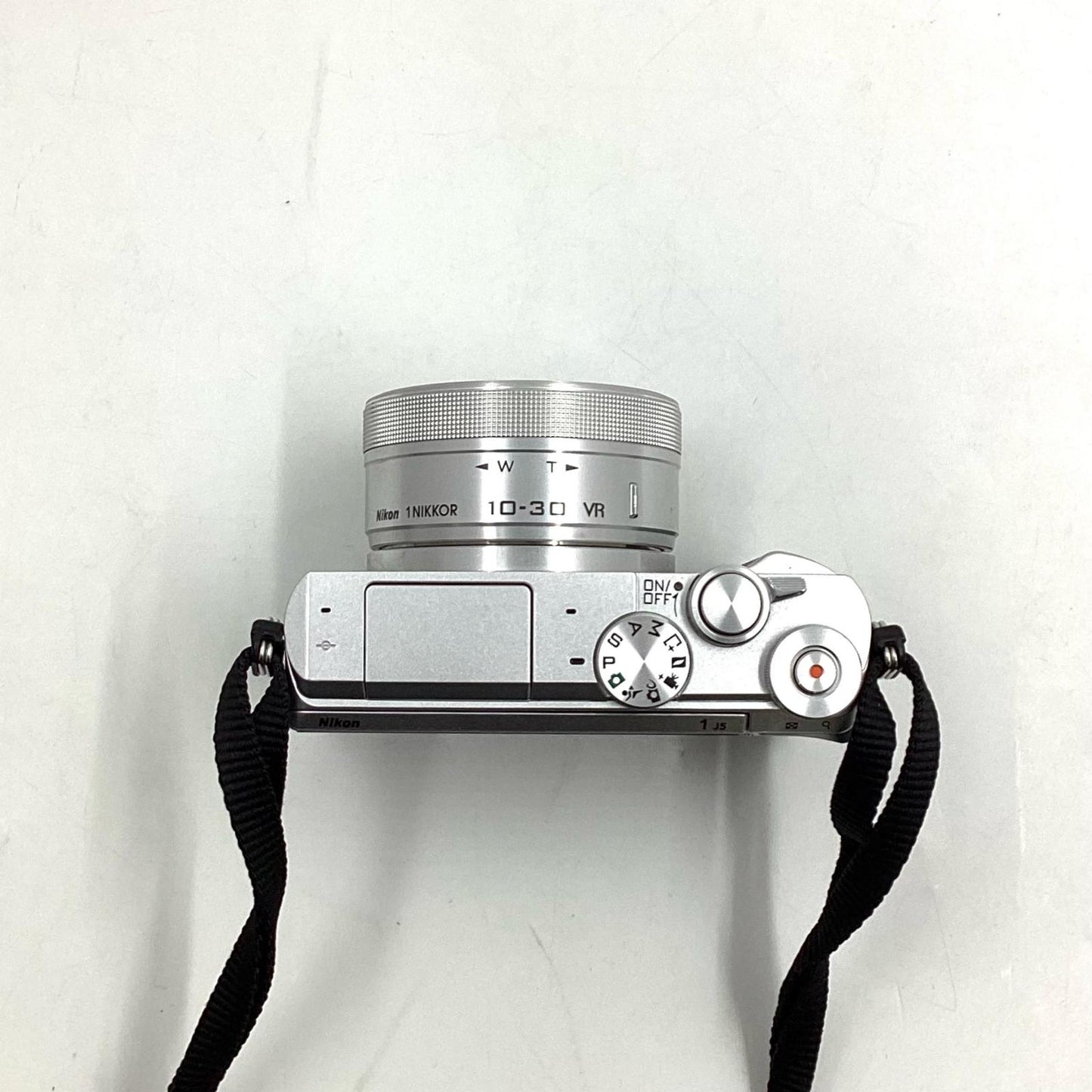 【全額返金保証】【最速発送】Nikon デジタル一眼 Nikon 1 J5 標準パワーズームレンズキット [シルバー] シルバー 美品 動作確認済