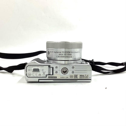 【全額返金保証】【最速発送】Nikon デジタル一眼 Nikon 1 J5 標準パワーズームレンズキット [シルバー] シルバー 美品 動作確認済