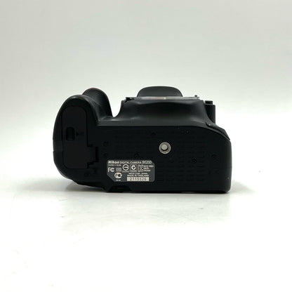 【全額返金保証】【最速発送】Nikon デジタル一眼 D5200 18-55 VR レンズキット [ブラック] ブラック 美品 動作確認済