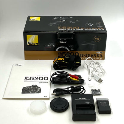 【全額返金保証】【最速発送】Nikon デジタル一眼 D5200 18-55 VR レンズキット [ブラック] ブラック 美品 動作確認済