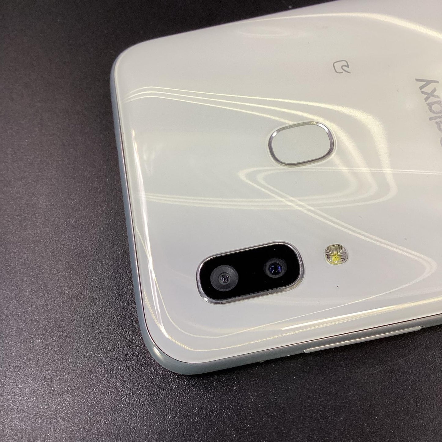 【全額返金保証】【最速発送】SAMSUNG Galaxy A30 64GB ホワイト au SCV43 白ロム 美品 動作確認済