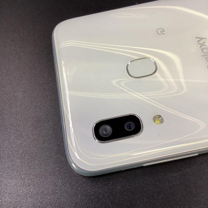 【全額返金保証】【最速発送】SAMSUNG Galaxy A30 64GB ホワイト au SCV43 白ロム 美品 動作確認済