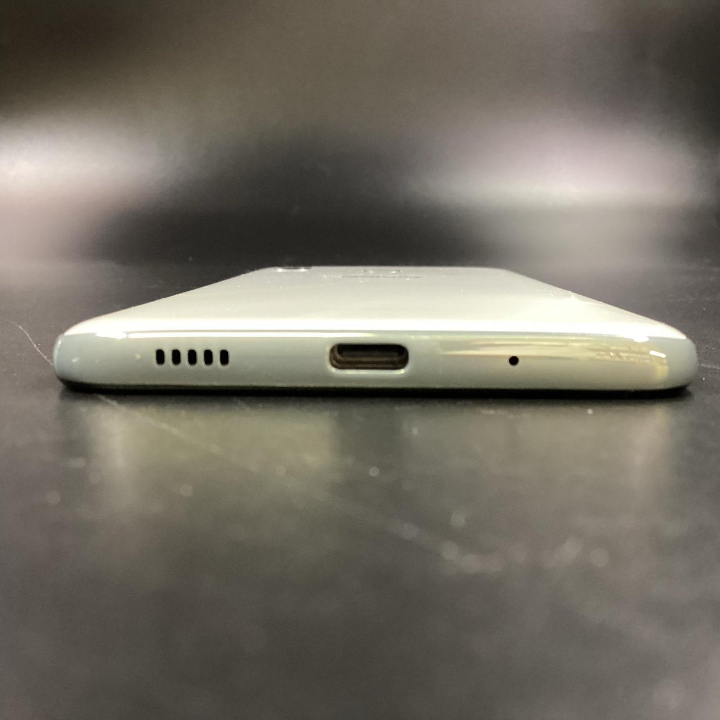 【全額返金保証】【最速発送】SAMSUNG Galaxy A30 64GB ホワイト au SCV43 白ロム 美品 動作確認済